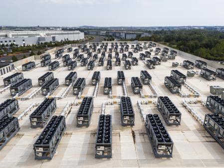 Los centros de datos impulsan la IA a nivel mundial, pero requieren de enormes cantidades de memoria, discos duros y chips provocando problemas de suministros