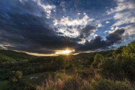 Puesta de sol nublada en Sant Quintí de Mediona.