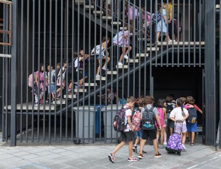 Inicio del curso escolar 2025/26 en infantil y primaria de la escuela Ipse. Encuentro de alumnos y profesores