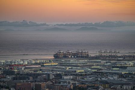 La silueta de Mallorca a más de 200 km de distancia vista desde Vallvidrera.
