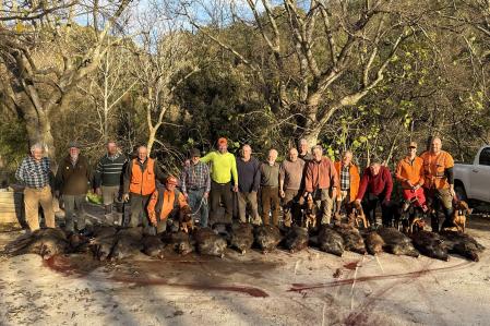 La jornada se saldó con 18 jabalíes abatidos, siete machos y once hembras.