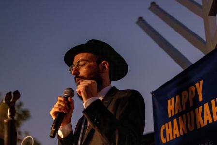 El rabino Levi Begun habla sobre la importancia de la luz en la oscuridad, haciendo referencia a Australia&nbsp;