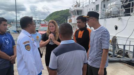 AME854. LABUAN BAJO (INDONESIA), 27/12/2025.- Fotografía cedida por el Equipo de Búsqueda y Rescate de Indonesia (SAR) de los equipos de rescate de Indonesia que ampliaron el área de búsqueda del español y tres de sus hijos desaparecidos desde el viernes tras el naufragio de una embarcación en aguas de la isla de Padar, al este de Bali. EFE/ Equipo de Búsqueda y Rescate de Indonesia / SOLO USO EDITORIAL/ NO VENTAS/ SOLO DISPONIBLE PARA ILUSTRAR LA NOTICIA QUE ACOMPAÑA (CRÉDITO OBLIGATORIO)