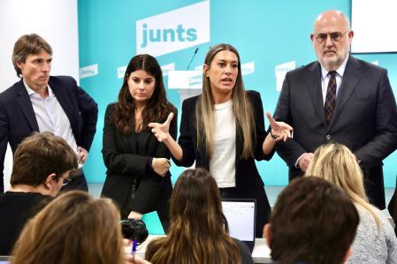 Salvador Vergés, Mònica Sales, Miriam Nogueras y Eduard Pujol en la sede de Junts