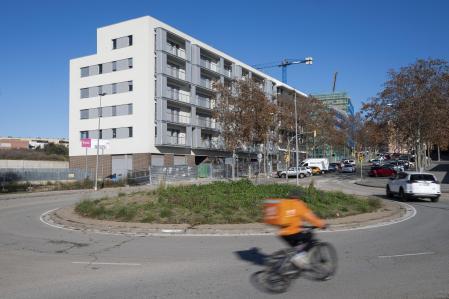 Pisos de promoción pública terminados pero que todavía no han sido entregados en el barrio de Can Llong, Sabadell
