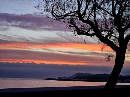 Amanecer coloreado en L'Escala.