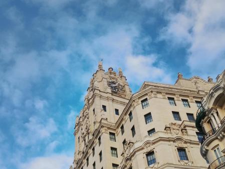 El reloj del Edificio Telefónica marcaba las 8:02 a.m.