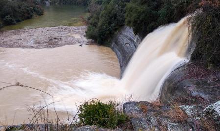 'Aiguabarreig' en la Riera de La Gorga con el pantano de Sau.
