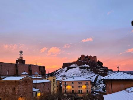 Noche de contraste de colores en Cardona.
