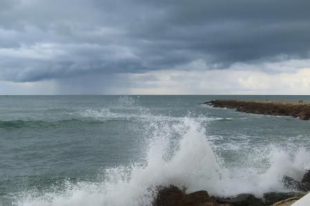 Tormenta en el mar frente a Rota.