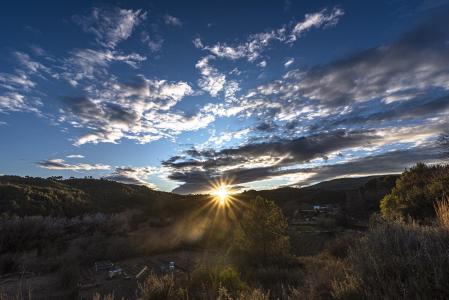 Puesta de sol con nubes medianas en Sant Quintí de Mediona.
