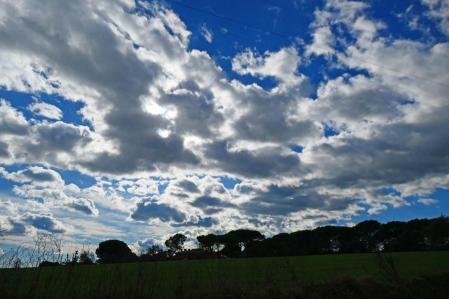 Nubes hidrometeoro en el cielo de Vilobí d'Onyar.