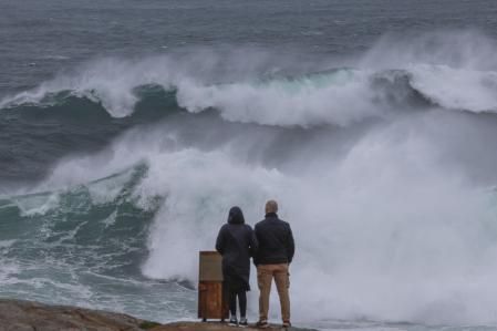 Fuerte oleaje en la costa de Muxía, A Coruña debido a la borrasca Nils,que dejó vientos de hasta 174,5 en Galicia