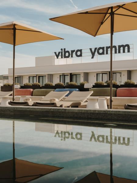 Hotel Vibra Yamm donde el lujo relajado se vive como un culto