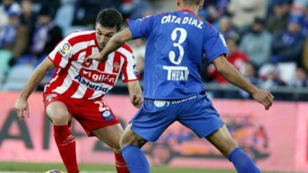 'Cata' Díaz trata de parar la internada del sportinguista Barral