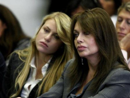 Barbara Berlusconi y Veronica Lario Berlusconi durante una conferencia en una universidad italiana en Milan, Italia