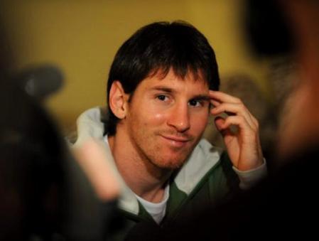 Lionel Messi posa para los reporteros gráficos de la revista 