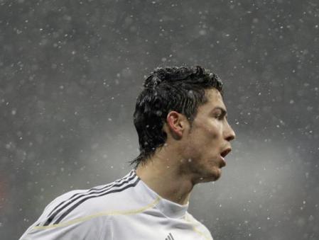 La intensa nevada que cayó en el Bernabéu no evitó la victoria del Madrid ante un inoperante Mallorca