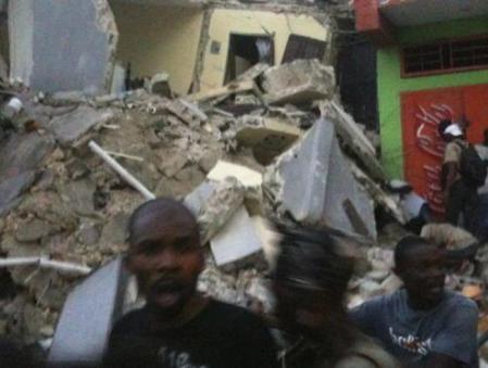 Estado de una edificación en Puerto Príncipe (Haití), tras el sismo de 7 grados de la escala Richter que sacudió al país más pobre de América