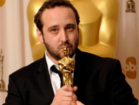 Nicolas Schmerkin posa para los fotógrafos con su Óscar al Mejor corto animado por 