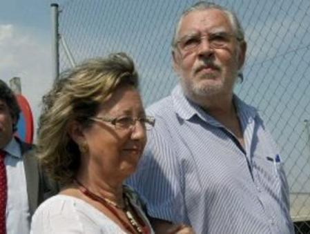 El ex responsable del Palau de la Música Jordi Montull(d), acompañado de su mujer Marta Mir y el abogado Jordi Pina, abandonó la prisión de Brians 2 (Barcelona)