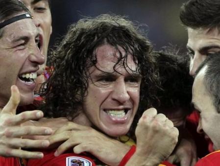 Puyol celebra el gol que ha clasificado a España para la final del Mundial de Sudáfrica