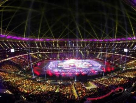 El colorido del Soccer City durante la ceremonia de clausura