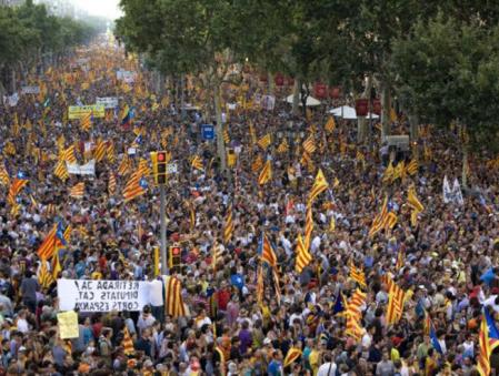 Multitudinaria manifestación en Barcelona contra la sentencia sobre Estatut dictada por el TC