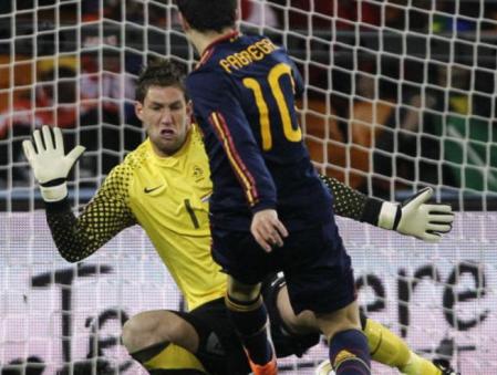 Stekelenburg desbarata la ocasión de Cesc