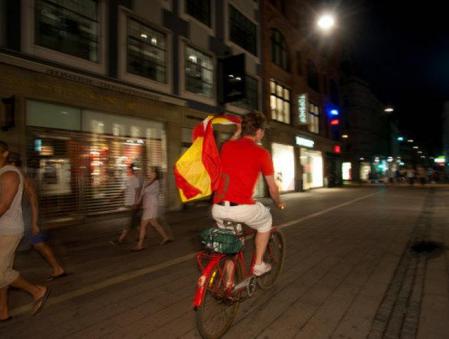 Hasta las bicicletas eran rojas ayer noche en Copenhague