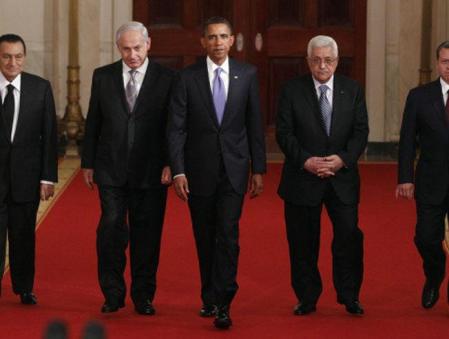El presidente de Egipto, Hosni Mubarak; el primer ministro israelí, Benjamin Netanyahu; el presidente Obama; el presidente palestino, Mahmoud Abás; y el Rey de Jordania, Abdullah II