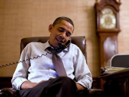 Obama, durante la llamada que efectuó a Boehner en la que le ofreció buscar un 