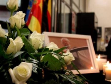 La Filmoteca de Valencia ha instalado un libro de condolencias para que los valencianos se despidan de Luis Gacía Berlanga, fallecido en Madrid