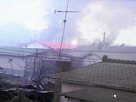 Columnas de humo tras el ataque con obuses de Corea del Norte a una isla surcoreana