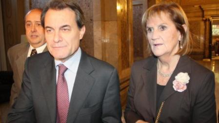 Artur Mas y Núri de Gispert, minutos antes de ingresar al Parlament