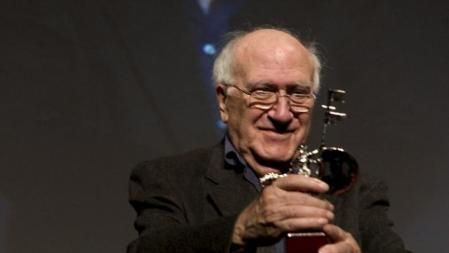 El director de cine, Vicente Aranda recoge en el VII Festival de Cine Europeo el Premio de Honor a toda su carrera