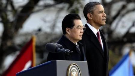 El presidente Obama da la bienvenida al presidente chino Hu Jintao durante una ceremonia en la Casa Blanca