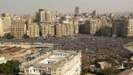 Miles de personas se han unido en la plaza de Tahrir de El Cairo para reclamar el final fel régimen de Mubarak