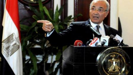 El recién designado primer ministro egipcio Ahmed Shafik durante su rueda de prensa