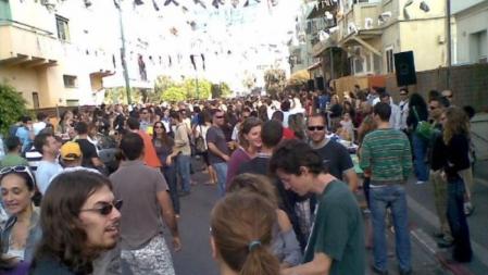 Las calles de Tel Aviv son escenario de numerosas fiestas