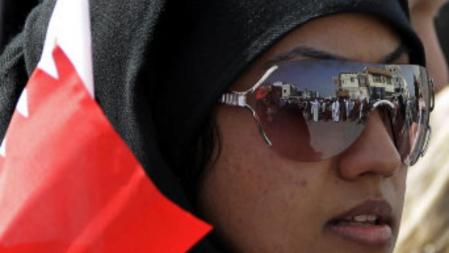 Una mujer que ha participado hoy en las protestas contra la monarquía en Bahréin