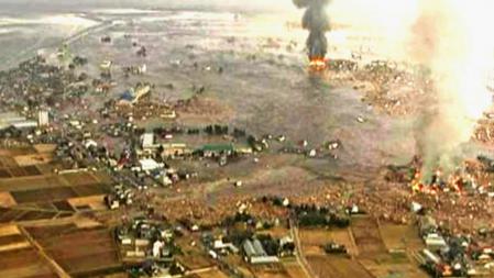 Algunos edificios en llamas en la localidad de Sandai en una imagen tomada de la televisión pública japonesa NHK