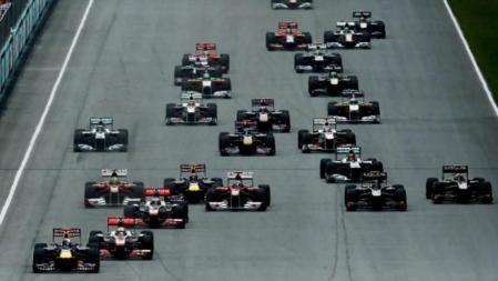 El piloto alemán Sebastian Vettel, lidera la carrera del Gran Premio de Malasia