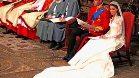 El príncipe Guillermo y Kate Middleton durante el acto religioso en la Abadía de Westminster