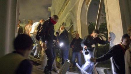 El régimen libio ha organizado una visita para periodistas a la zona dañada por el ataque de la OTAN.