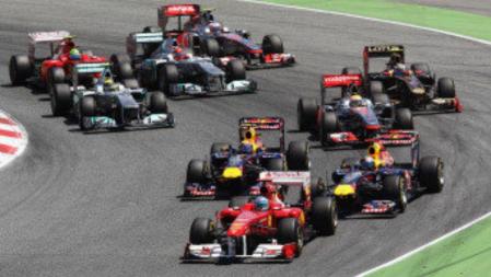 Fernando Alonso, seguido del alemán y el australiano de Red Bull, Sebastian Vettel y Marck Webber, respectivamente, encabeza la salida del Gran Premio de España de Fórmula Uno que se disputa en el Circuito de Cataluña de Montmeló