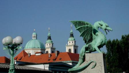 El Puente de los Dragones de Liubliana es un ejemplo de la corriente modernista