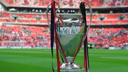 Imagen de la Copa dentro del estadio de Wembley