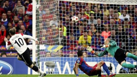 Rooney anotó el segundo gol tras una combinación con Giggs, que se encontraba en situación antirreglamentaria