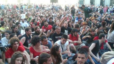 Parte de los 'indignados' ya están en la Plaza de Sant Jaume